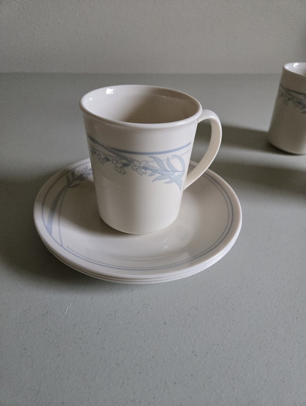 Corelle " First of Spring or Blue Lily; 1 set of 4 cups and 4 saucers